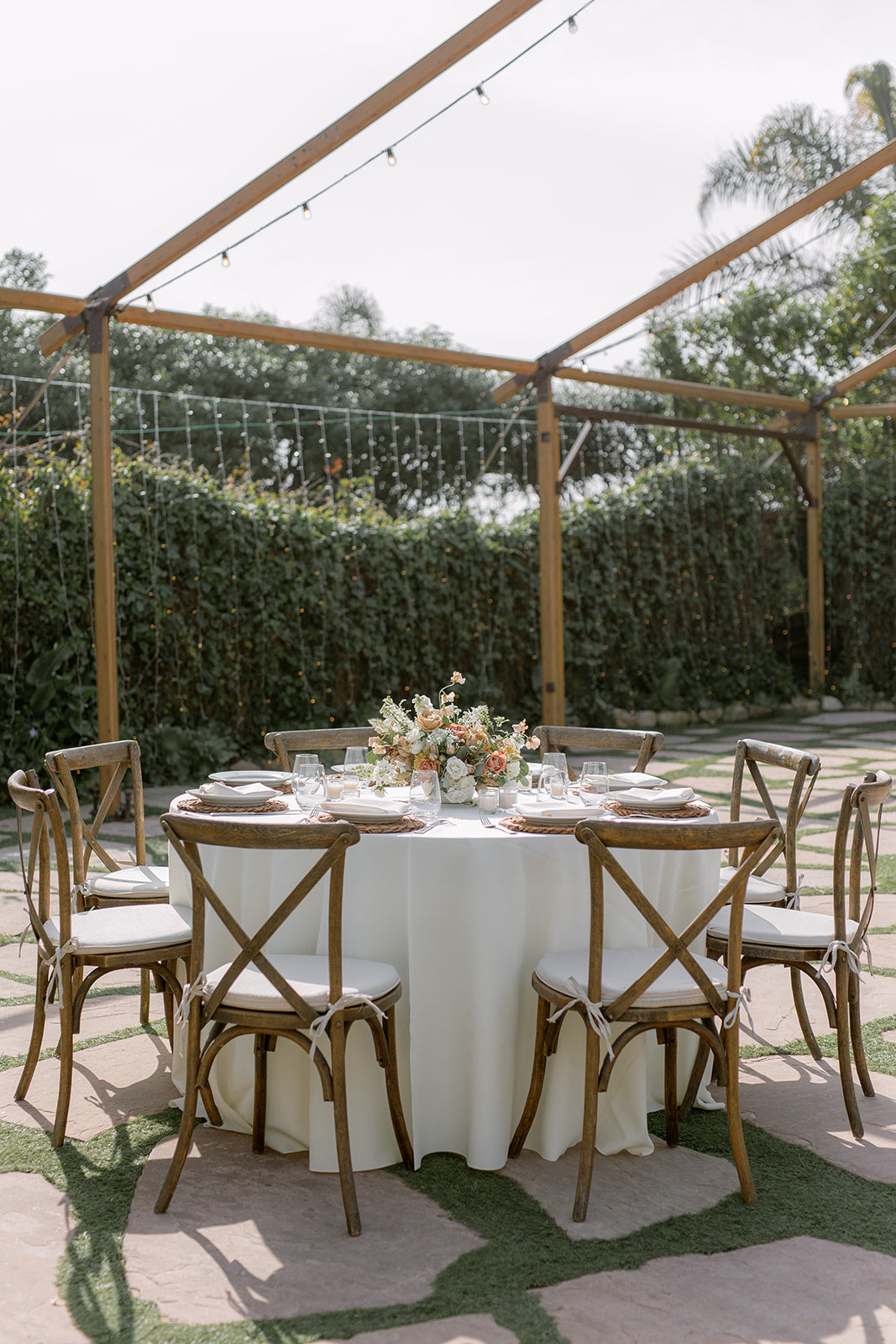 Floral Centerpiece - Round Tables - Soft Neutrals